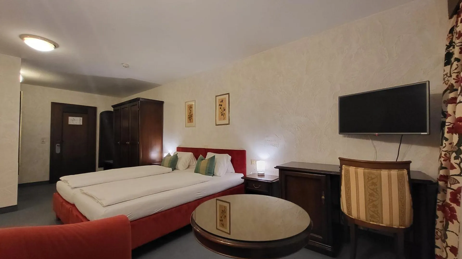 Hotel-Restaurant Batzenhaeusl 인스브루크 4*,